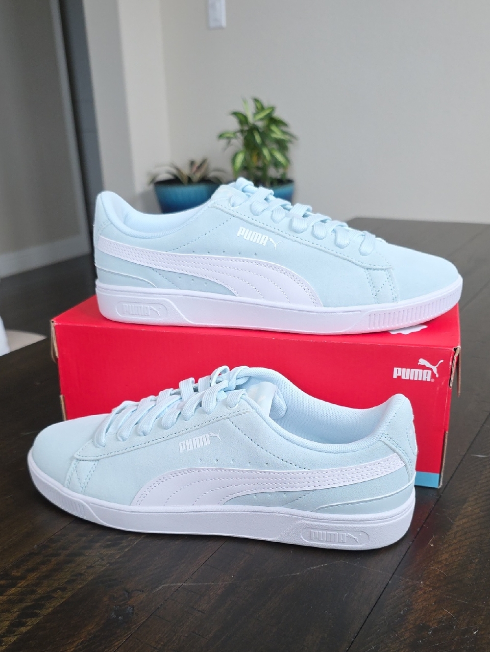 NWT Puma Women's Vikki 3 Light Blue White Suede Low-Top Sneakers Sz 8.5